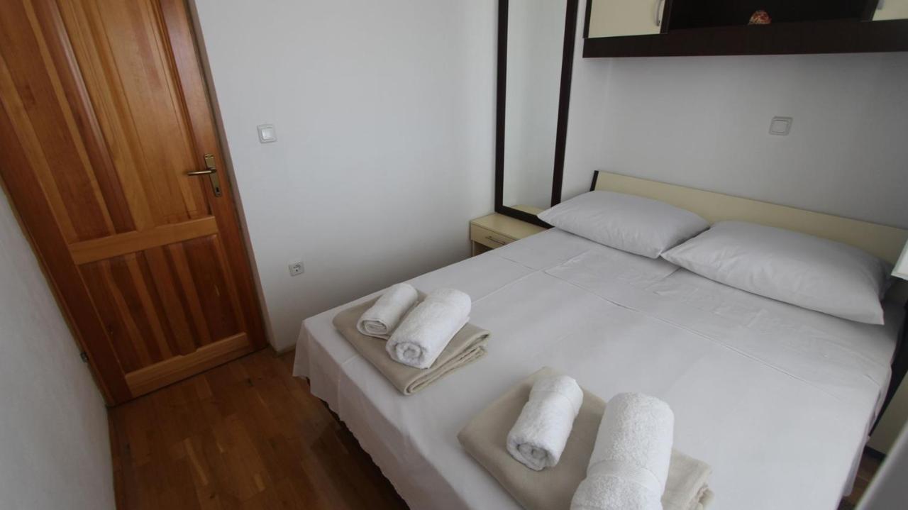 Apartments Jela Sveti Vid-Miholjice Eksteriør bilde