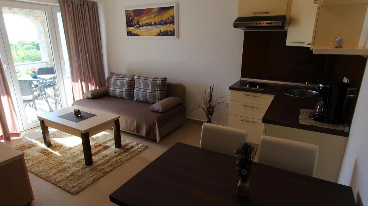 Apartments Jela Sveti Vid-Miholjice Eksteriør bilde
