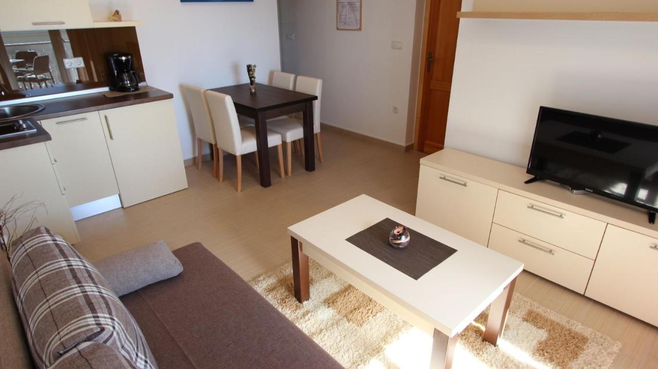 Apartments Jela Sveti Vid-Miholjice Eksteriør bilde