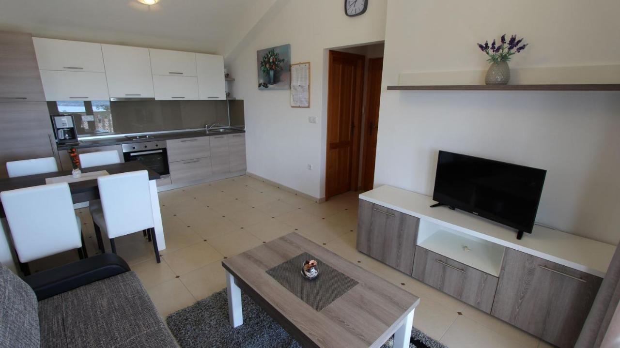 Apartments Jela Sveti Vid-Miholjice Eksteriør bilde