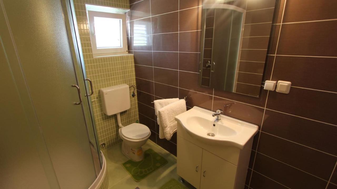 Apartments Jela Sveti Vid-Miholjice Eksteriør bilde